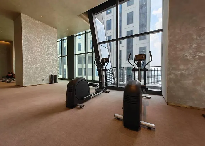 Luxury Oasis In Makati With Balcony شقة